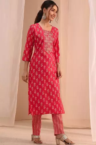 women ethnic motifs printed regular thread work kurta with trousers & with dupatta