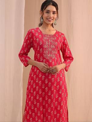 women ethnic motifs printed regular thread work kurta with trousers & with dupatta 3