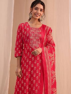 women ethnic motifs printed regular thread work kurta with trousers & with dupatta 5