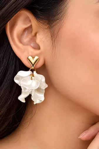 Anti-tarnish jewellery, pearl-finish petals, gold-tone heart stud, dangle drop style, women's fashion