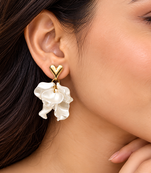 Anti-tarnish jewellery, pearl-finish petals, gold-tone heart stud, dangle drop style, women's fashion