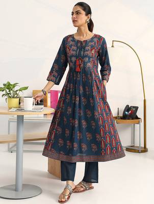 women ethnic motifs printed empire kurta with trousers 2