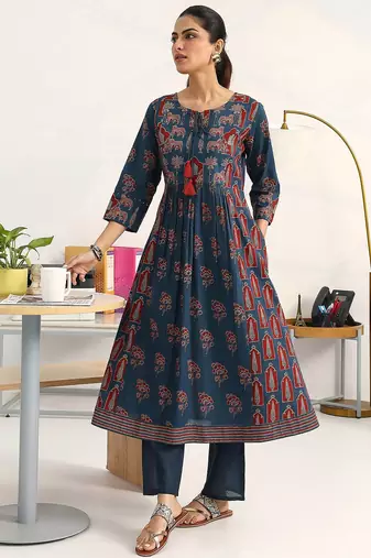 women ethnic motifs printed empire kurta with trousers