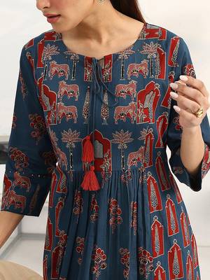 women ethnic motifs printed empire kurta with trousers 3