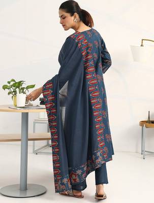 women ethnic motifs printed empire kurta with trousers 4