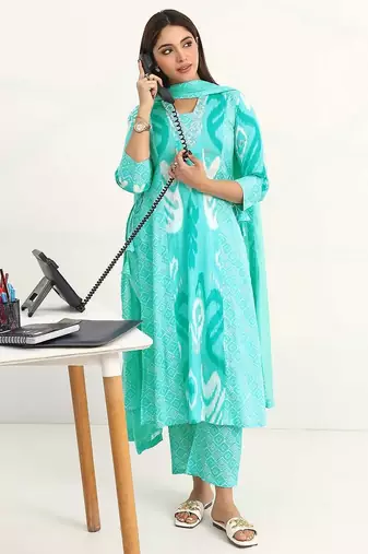 women ethnic motifs printed regular cotton blend kurta with trousers & with dupatta