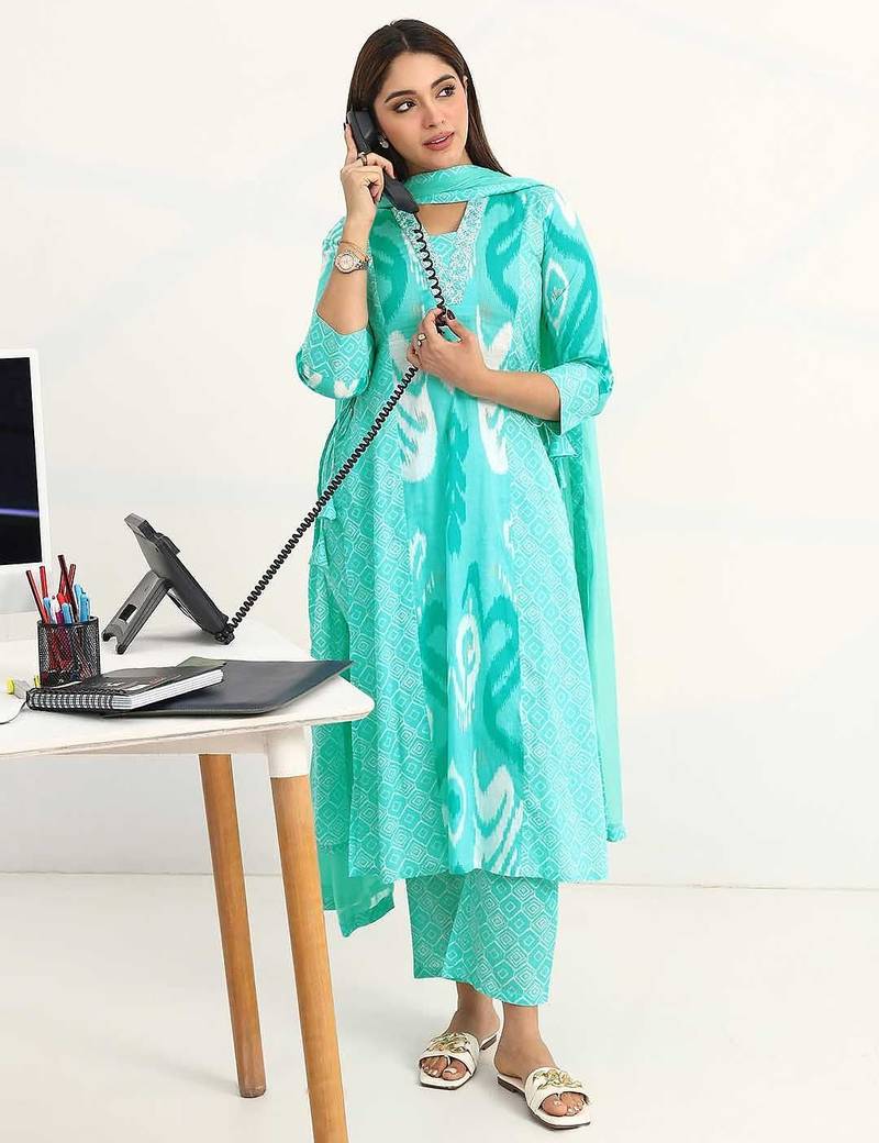 women ethnic motifs printed regular cotton blend kurta with trousers & with dupatta