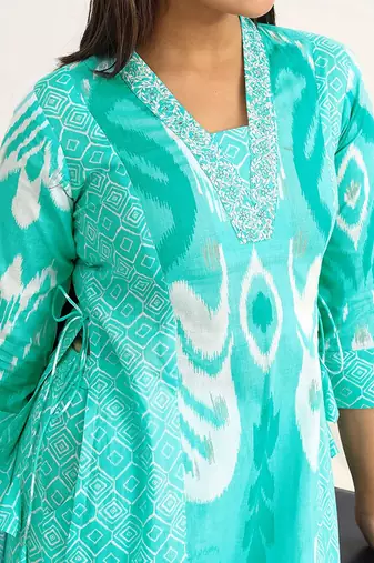 women ethnic motifs printed regular cotton blend kurta with trousers & with dupatta