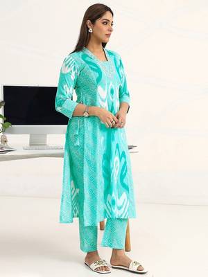 women ethnic motifs printed regular cotton blend kurta with trousers & with dupatta 4
