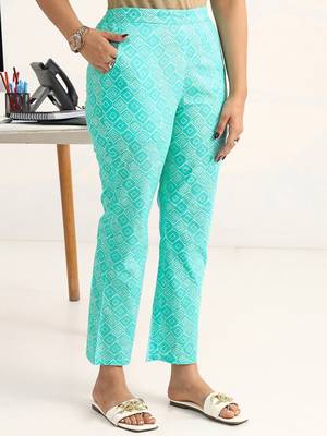women ethnic motifs printed regular cotton blend kurta with trousers & with dupatta 7