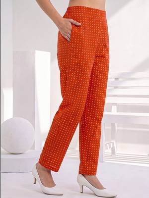 women ethnic motifs printed regular kurta with trousers & with dupatta 5
