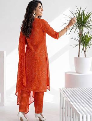 women ethnic motifs printed regular kurta with trousers & with dupatta 6