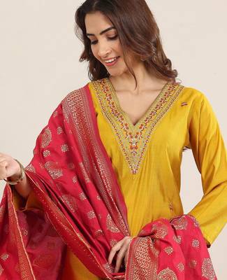 ethnic motifs embroidered straight sequinned kurta with trousers & dupatta 2