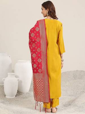 ethnic motifs embroidered straight sequinned kurta with trousers & dupatta 4