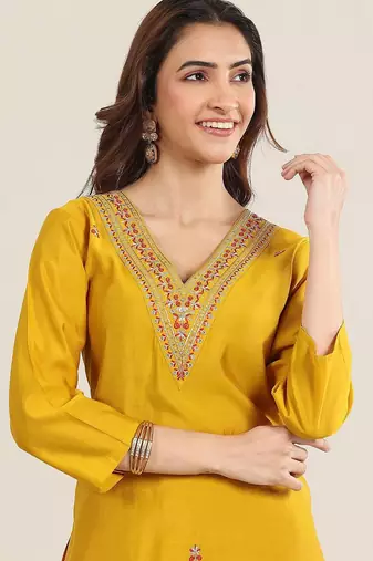 ethnic motifs embroidered straight sequinned kurta with trousers & dupatta