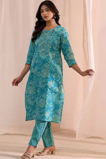 women floral printed regular kurta with trousers & with dupatta