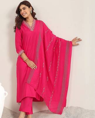 women ethnic motifs embroidered thread work kurta with trousers & dupatta 1