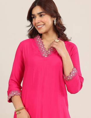 women ethnic motifs embroidered thread work kurta with trousers & dupatta 5