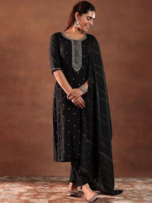 ethnic motifs embroidered thread work kurta with trousers & dupatta 1