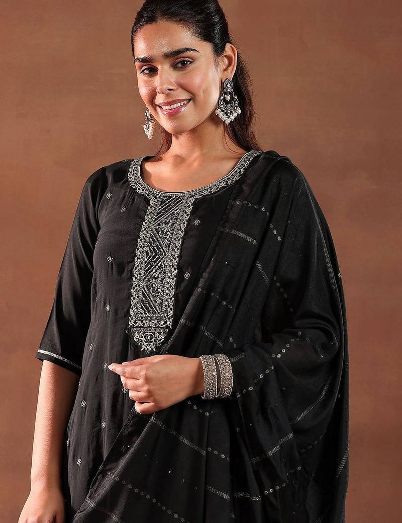 ethnic motifs embroidered thread work kurta with trousers & dupatta