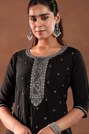 ethnic motifs embroidered thread work kurta with trousers & dupatta