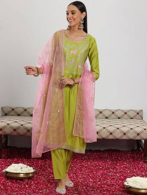 women floral embroidered gotta patti kurta with trousers & with dupatta 1