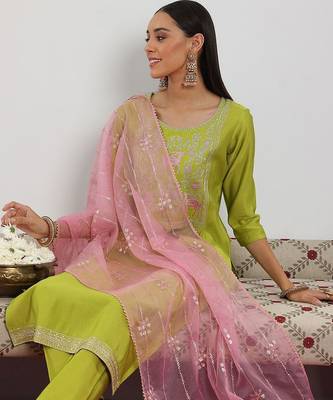 women floral embroidered gotta patti kurta with trousers & with dupatta 5