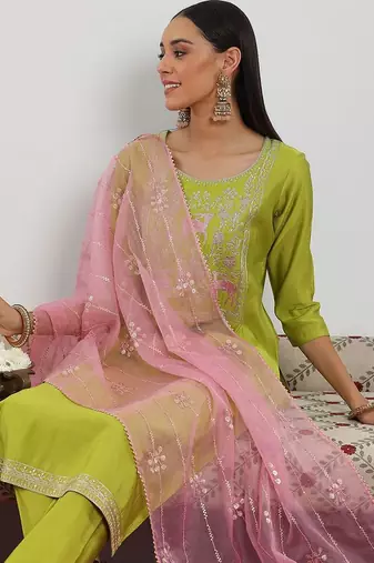 women floral embroidered gotta patti kurta with trousers & with dupatta