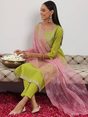 women floral embroidered gotta patti kurta with trousers & with dupatta 6