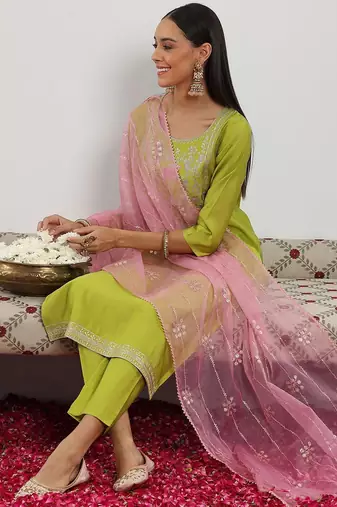 women floral embroidered gotta patti kurta with trousers & with dupatta