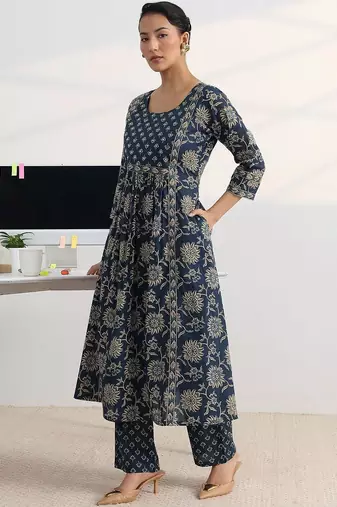 women floral printed tiered kurta with trousers & with dupatta