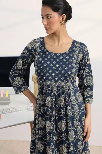women floral printed tiered kurta with trousers & with dupatta