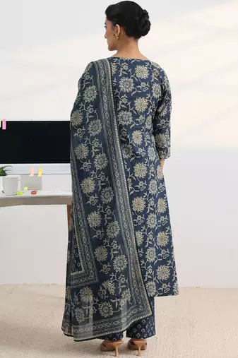 women floral printed tiered kurta with trousers & with dupatta