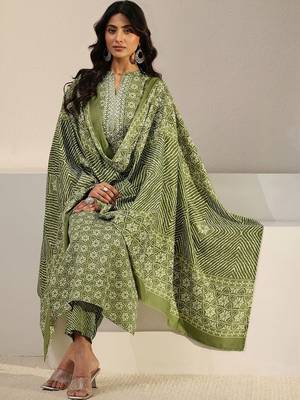 women ethnic motifs printed regular thread work kurta with trousers & with dupatta 1