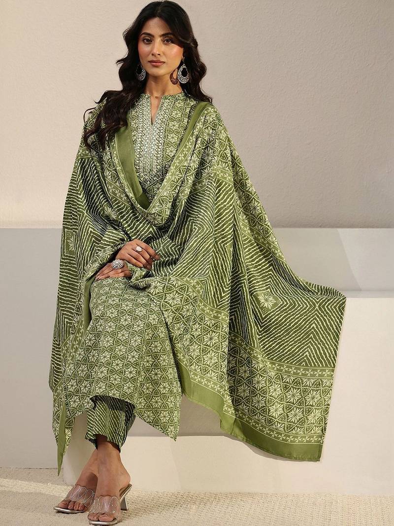women ethnic motifs printed regular thread work kurta with trousers & with dupatta