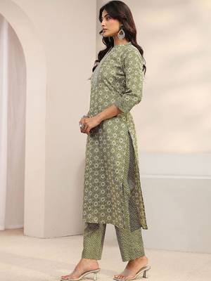 women ethnic motifs printed regular thread work kurta with trousers & with dupatta 4