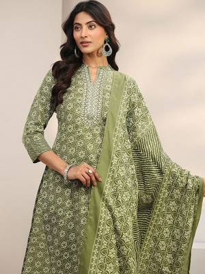 women ethnic motifs printed regular thread work kurta with trousers & with dupatta 5