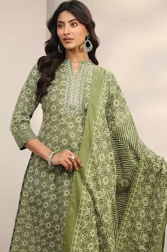 women ethnic motifs printed regular thread work kurta with trousers & with dupatta