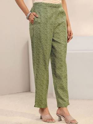 women ethnic motifs printed regular thread work kurta with trousers & with dupatta 6