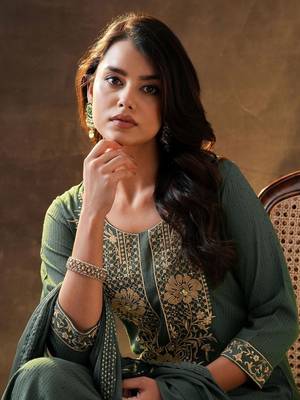 women ethnic motifs embroidered regular thread work kurta with trousers & with dupatta 2