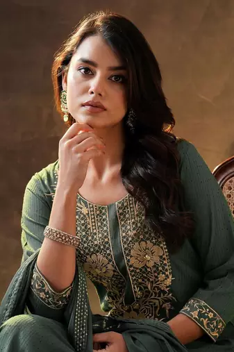 women ethnic motifs embroidered regular thread work kurta with trousers & with dupatta