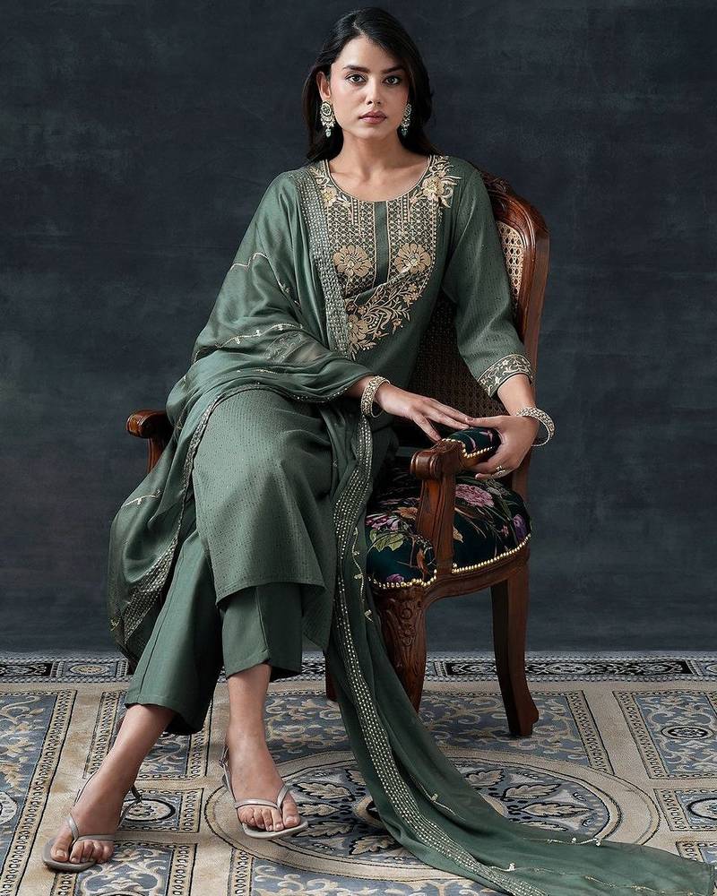 women ethnic motifs embroidered regular thread work kurta with trousers & with dupatta