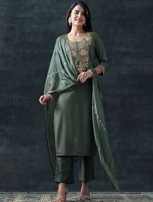 women ethnic motifs embroidered regular thread work kurta with trousers & with dupatta 3