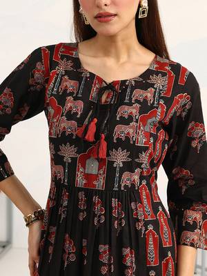 women ethnic motifs printed regular cotton blend kurta with trousers & with dupatta 2