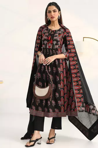 women ethnic motifs printed regular cotton blend kurta with trousers & with dupatta