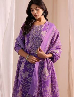 women floral printed regular kurta with trousers & with dupatta 2