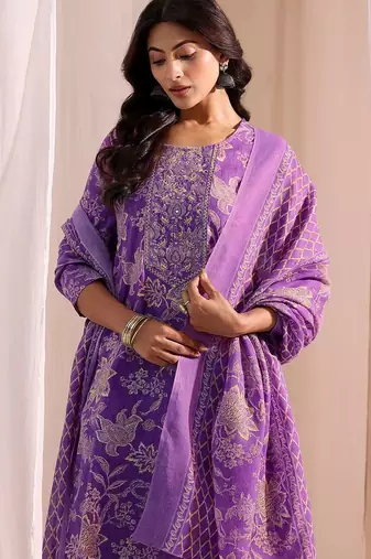 women floral printed regular kurta with trousers & with dupatta