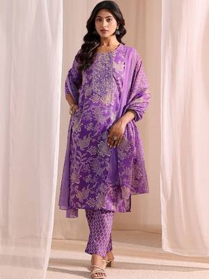 women floral printed regular kurta with trousers & with dupatta 4