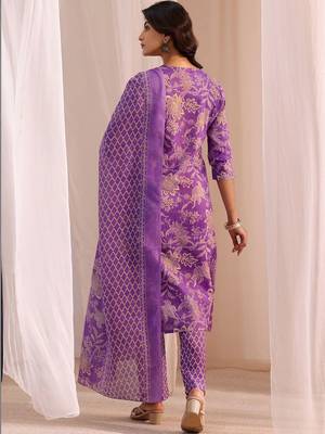 women floral printed regular kurta with trousers & with dupatta 7