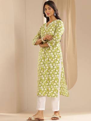 women floral printed regular straight kurta trousers with dupatta 3
